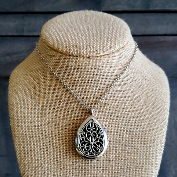 Vintage Jewelry - 22 INCH TEARDROP PENDANT NECKLACE SILVER TONE SCENT DIFFUSER AROMA WATER DROP